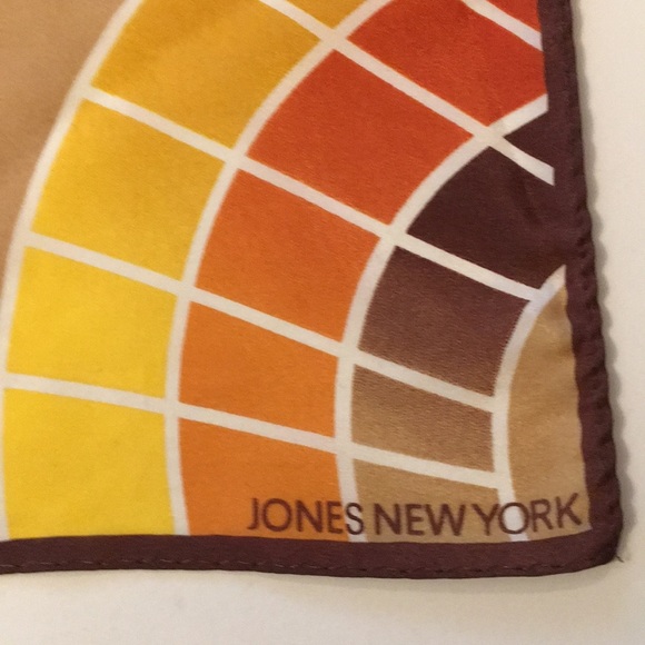 4 designer silk scarves - Picture 3 of 8